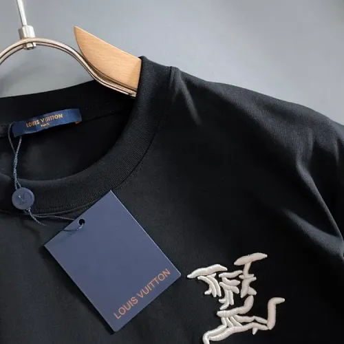 Replica Louis Vuitton LV T-Shirts Short Sleeved For Unisex #1414565 $42.00 USD for Wholesale