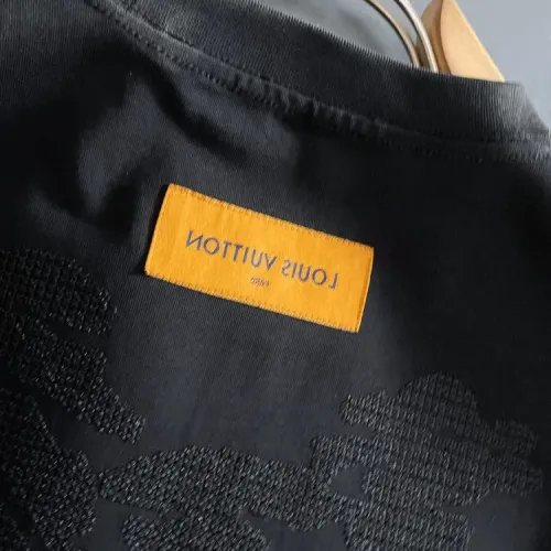 Replica Louis Vuitton LV T-Shirts Short Sleeved For Unisex #1414573 $42.00 USD for Wholesale