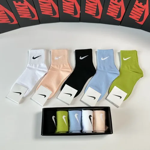 Wholesale Nike Socks #1414818 $27.00 USD, Wholesale Quality Replica Nike Socks
