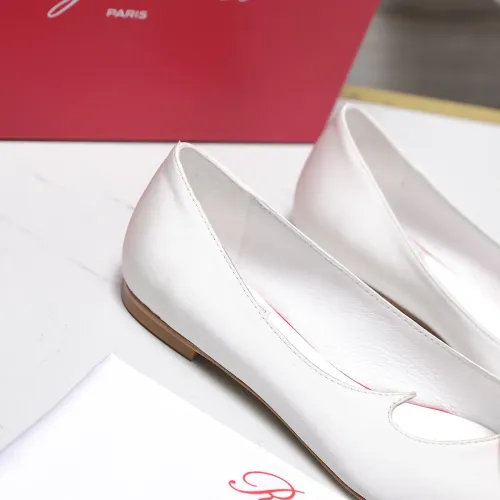 Replica Roger Vivier RV Flat Shoes For Women #1418116 $115.00 USD for Wholesale