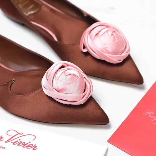 Replica Roger Vivier RV Flat Shoes For Women #1418121 $115.00 USD for Wholesale