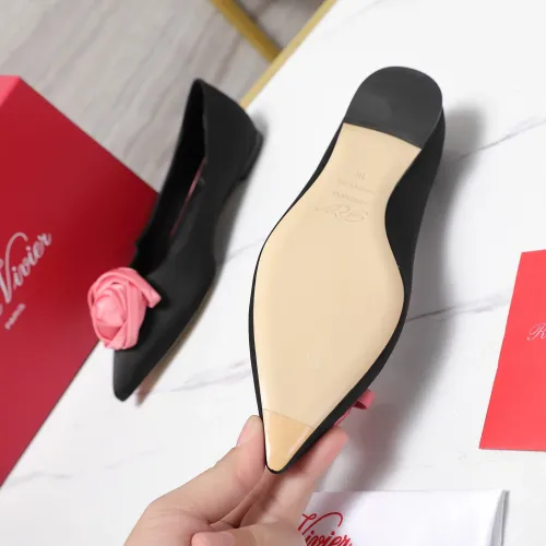 Replica Roger Vivier RV Flat Shoes For Women #1418122 $115.00 USD for Wholesale