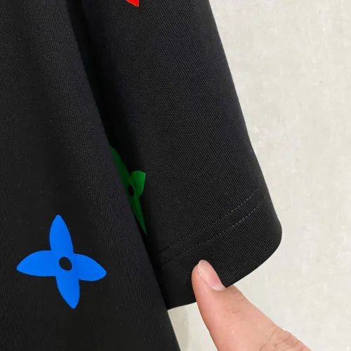 Replica Louis Vuitton LV T-Shirts Short Sleeved For Men #1418337 $64.00 USD for Wholesale