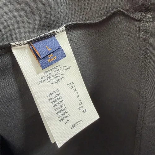 Replica Louis Vuitton LV T-Shirts Short Sleeved For Unisex #1421849 $45.00 USD for Wholesale