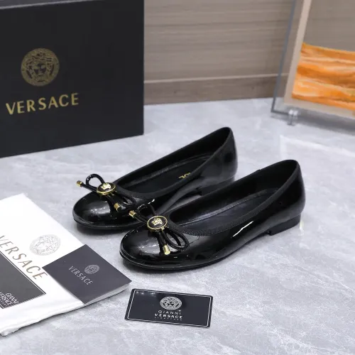 Wholesale Versace Flat Shoes For Women #1422326 $118.00 USD, Wholesale Quality Replica Versace Flat Shoes