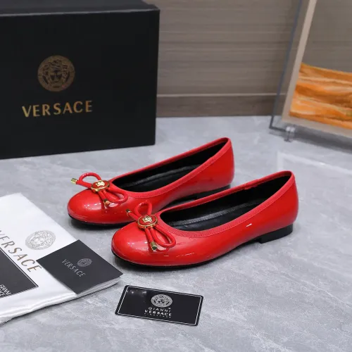 Wholesale Versace Flat Shoes For Women #1422328 $118.00 USD, Wholesale Quality Replica Versace Flat Shoes
