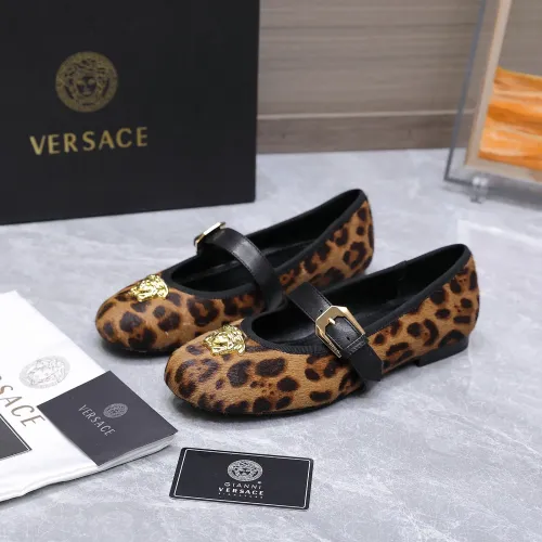 Wholesale Versace Flat Shoes For Women #1422334 $118.00 USD, Wholesale Quality Replica Versace Flat Shoes
