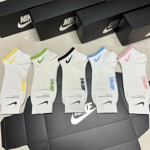 Wholesale Nike Socks For Women #1422575 $25.00 USD, Wholesale Quality Replica Nike Socks