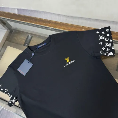 Replica Louis Vuitton LV T-Shirts Short Sleeved For Unisex #1423461 $32.00 USD for Wholesale