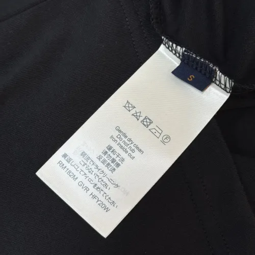 Replica Louis Vuitton LV T-Shirts Short Sleeved For Unisex #1423467 $32.00 USD for Wholesale
