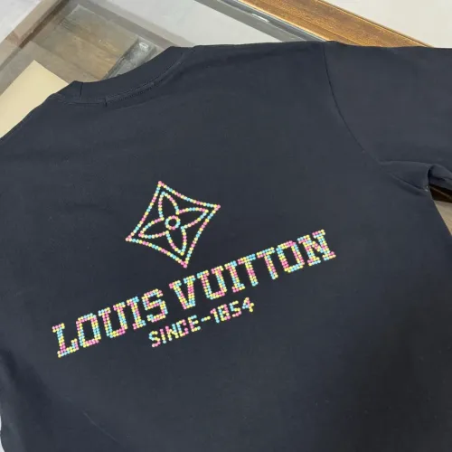 Replica Louis Vuitton LV T-Shirts Short Sleeved For Unisex #1423467 $32.00 USD for Wholesale