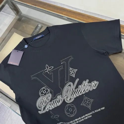 Replica Louis Vuitton LV T-Shirts Short Sleeved For Unisex #1423470 $32.00 USD for Wholesale