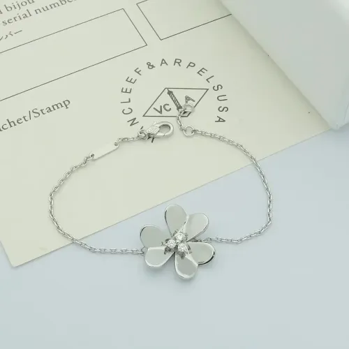 Wholesale Van Cleef &amp; Arpels Bracelets For Women #1425100 $25.00 USD, Wholesale Quality Replica Van Cleef &amp; Arpels Bracelets