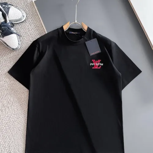 Replica Louis Vuitton LV T-Shirts Short Sleeved For Unisex #1426698 $42.00 USD for Wholesale