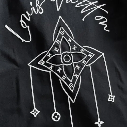 Replica Louis Vuitton LV T-Shirts Short Sleeved For Unisex #1426701 $42.00 USD for Wholesale