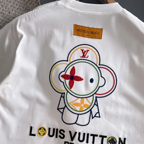 Replica Louis Vuitton LV T-Shirts Short Sleeved For Unisex #1426702 $42.00 USD for Wholesale