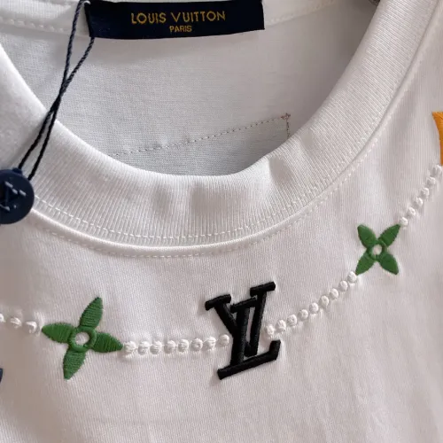 Replica Louis Vuitton LV T-Shirts Short Sleeved For Unisex #1426702 $42.00 USD for Wholesale