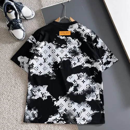 Replica Louis Vuitton LV T-Shirts Short Sleeved For Unisex #1426707 $42.00 USD for Wholesale
