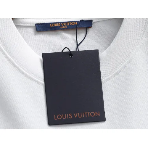 Replica Louis Vuitton LV T-Shirts Short Sleeved For Unisex #1426976 $38.00 USD for Wholesale