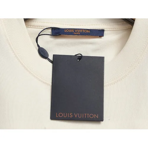 Replica Louis Vuitton LV T-Shirts Short Sleeved For Unisex #1427036 $38.00 USD for Wholesale