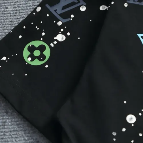Replica Louis Vuitton LV T-Shirts Short Sleeved For Unisex #1428173 $36.00 USD for Wholesale