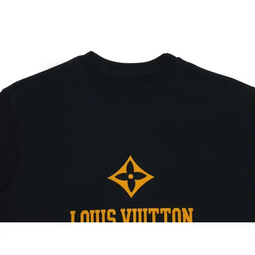 Replica Louis Vuitton LV T-Shirts Short Sleeved For Unisex #1428618 $39.00 USD for Wholesale