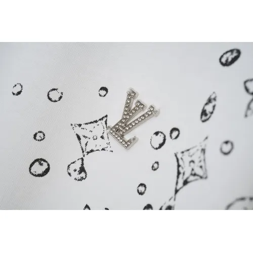 Replica Louis Vuitton LV T-Shirts Short Sleeved For Unisex #1429636 $36.00 USD for Wholesale