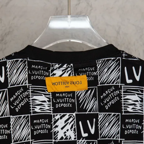 Replica Louis Vuitton LV T-Shirts Short Sleeved For Unisex #1430132 $36.00 USD for Wholesale
