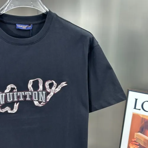 Replica Louis Vuitton LV T-Shirts Short Sleeved For Unisex #1430494 $64.00 USD for Wholesale