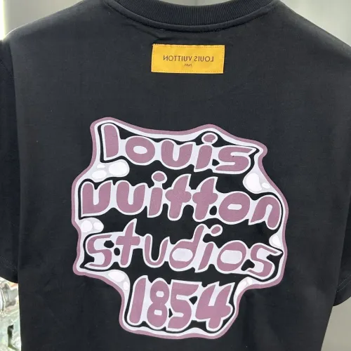 Replica Louis Vuitton LV T-Shirts Short Sleeved For Unisex #1430496 $64.00 USD for Wholesale