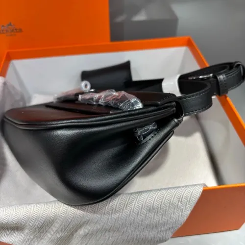 Replica Hermes AAA Quality Messenger Bags For Women #1432011 $88.00 USD for Wholesale