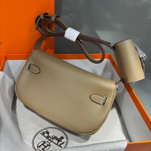 Replica Hermes AAA Quality Messenger Bags For Women #1432013 $88.00 USD for Wholesale