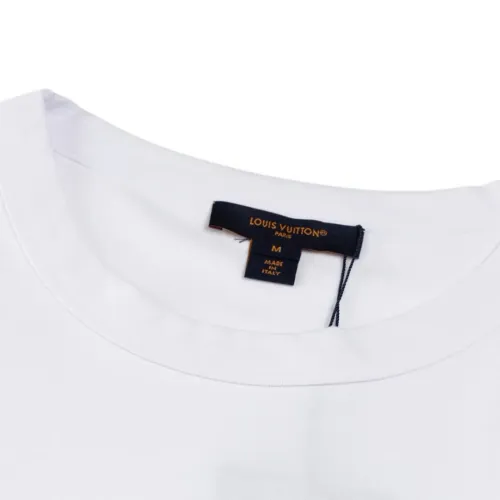 Replica Louis Vuitton LV T-Shirts Short Sleeved For Unisex #1432943 $48.00 USD for Wholesale