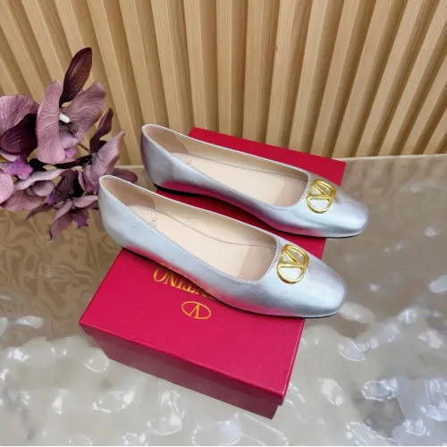 Wholesale Valentino Flat Shoes For Women #1433146 $108.00 USD, Wholesale Quality Replica Valentino Flat Shoes
