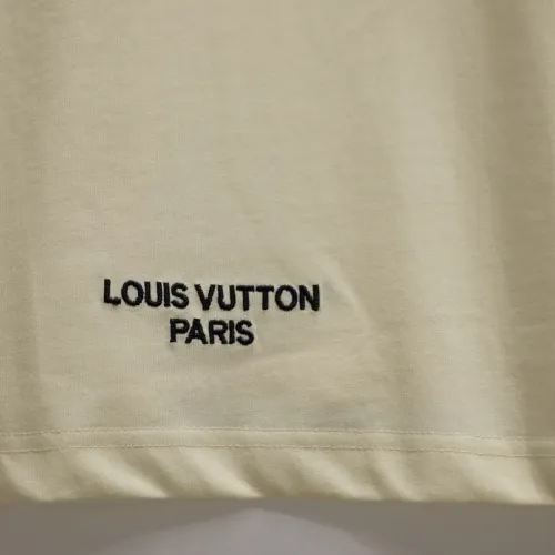 Replica Louis Vuitton LV T-Shirts Short Sleeved For Unisex #1437657 $45.00 USD for Wholesale