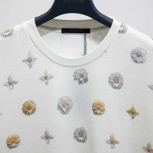 Replica Louis Vuitton LV T-Shirts Short Sleeved For Unisex #1437661 $56.00 USD for Wholesale