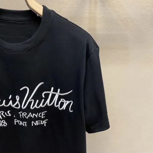 Replica Louis Vuitton LV T-Shirts Short Sleeved For Men #1438316 $39.00 USD for Wholesale