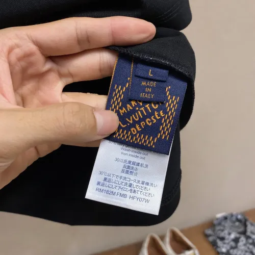 Replica Louis Vuitton LV T-Shirts Short Sleeved For Men #1438316 $39.00 USD for Wholesale