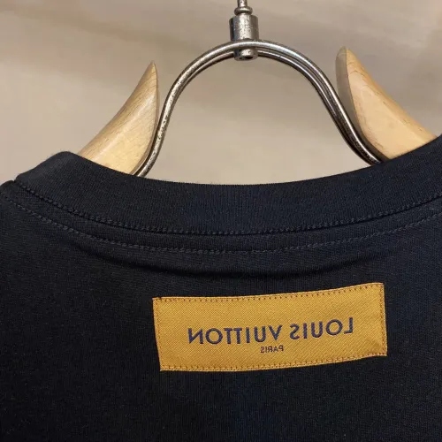 Replica Louis Vuitton LV T-Shirts Short Sleeved For Men #1438327 $39.00 USD for Wholesale