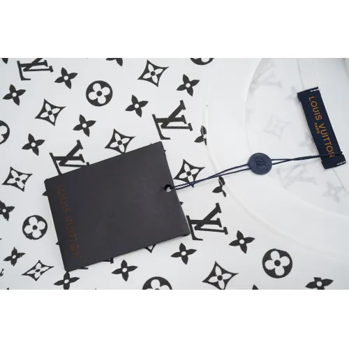 Replica Louis Vuitton LV T-Shirts Short Sleeved For Unisex #1438856 $36.00 USD for Wholesale