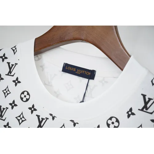Replica Louis Vuitton LV T-Shirts Short Sleeved For Unisex #1438856 $36.00 USD for Wholesale