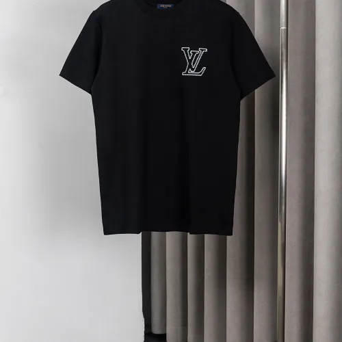 Replica Louis Vuitton LV T-Shirts Short Sleeved For Men #1438872 $36.00 USD for Wholesale
