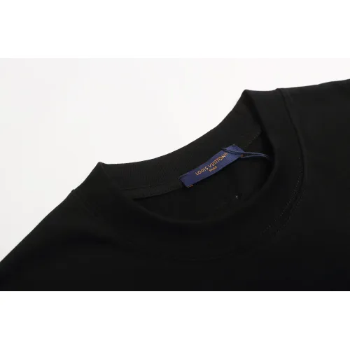 Replica Louis Vuitton LV T-Shirts Short Sleeved For Unisex #1439067 $42.00 USD for Wholesale