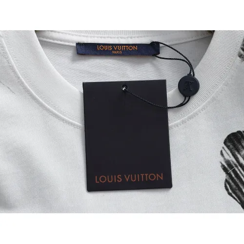 Replica Louis Vuitton LV T-Shirts Short Sleeved For Unisex #1439070 $45.00 USD for Wholesale