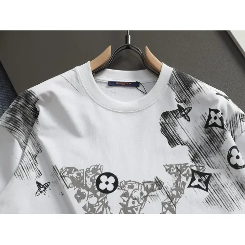 Replica Louis Vuitton LV T-Shirts Short Sleeved For Unisex #1439070 $45.00 USD for Wholesale