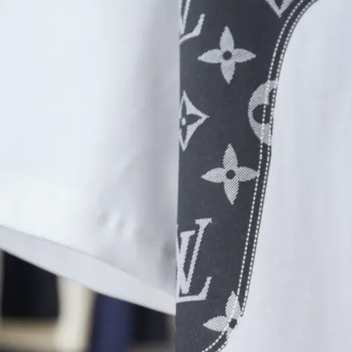 Replica Louis Vuitton LV T-Shirts Short Sleeved For Unisex #1439518 $36.00 USD for Wholesale