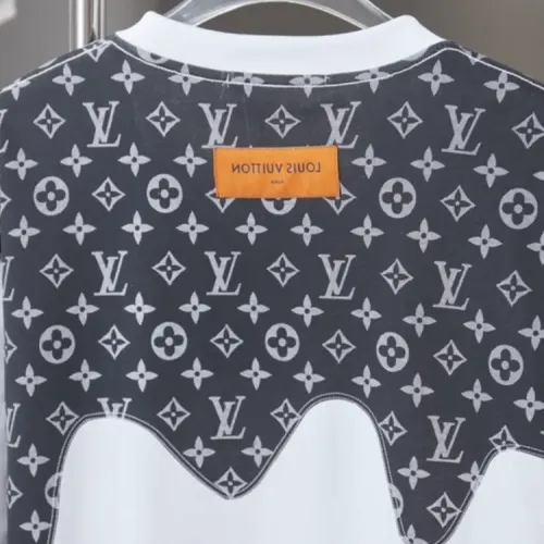 Replica Louis Vuitton LV T-Shirts Short Sleeved For Unisex #1439518 $36.00 USD for Wholesale