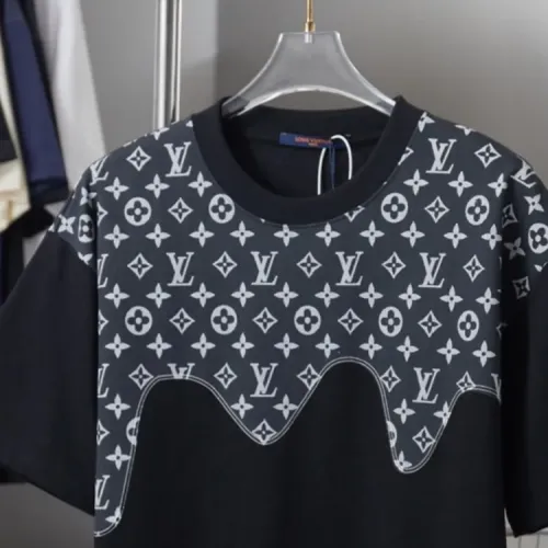 Replica Louis Vuitton LV T-Shirts Short Sleeved For Unisex #1439519 $36.00 USD for Wholesale