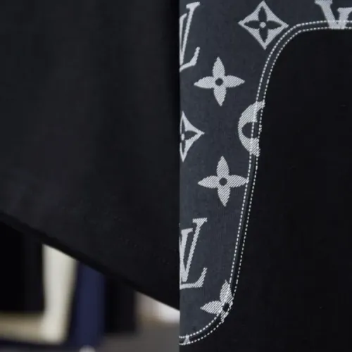Replica Louis Vuitton LV T-Shirts Short Sleeved For Unisex #1439519 $36.00 USD for Wholesale