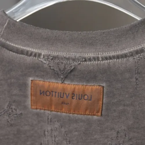 Replica Louis Vuitton LV T-Shirts Short Sleeved For Unisex #1439526 $39.00 USD for Wholesale
